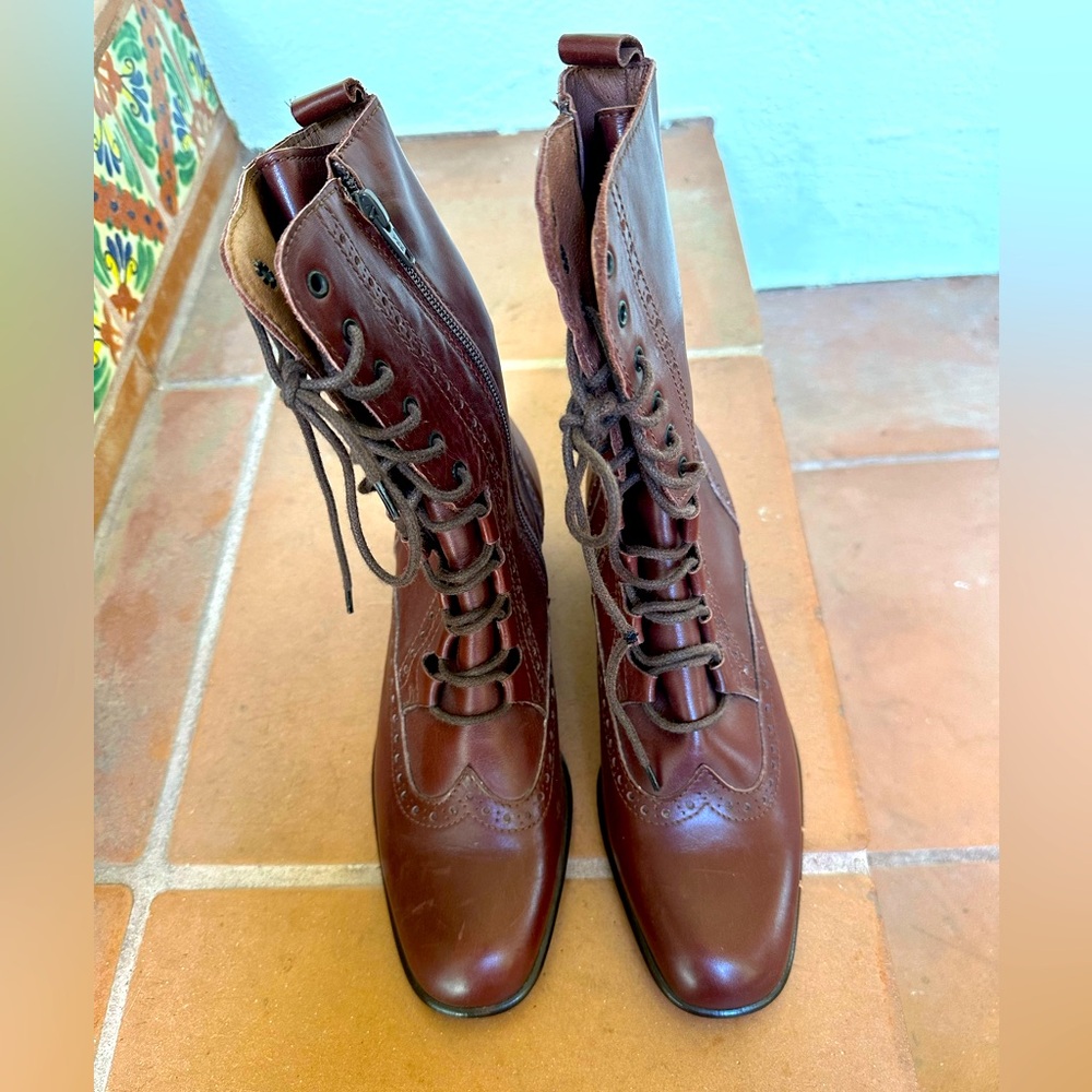 Granny lace up booties in brown Made in Italy Size 38 Cottage core cuteness!